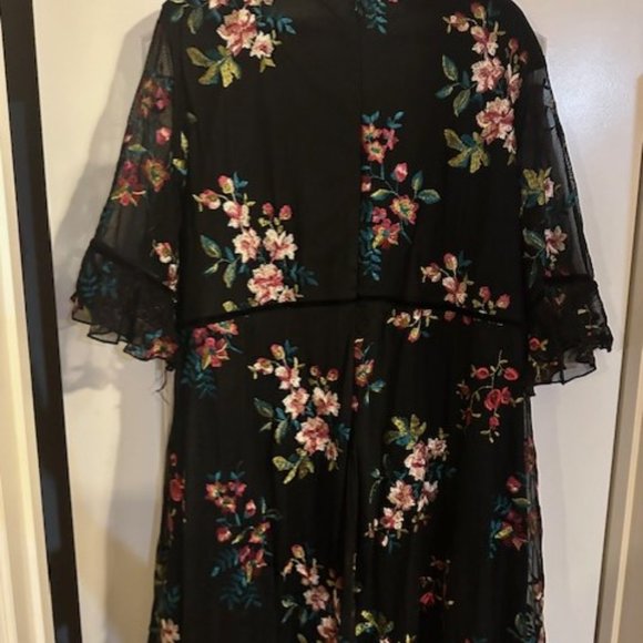 KIYONNA | Wildflower Embroidered Dress - Picture 4 of 4